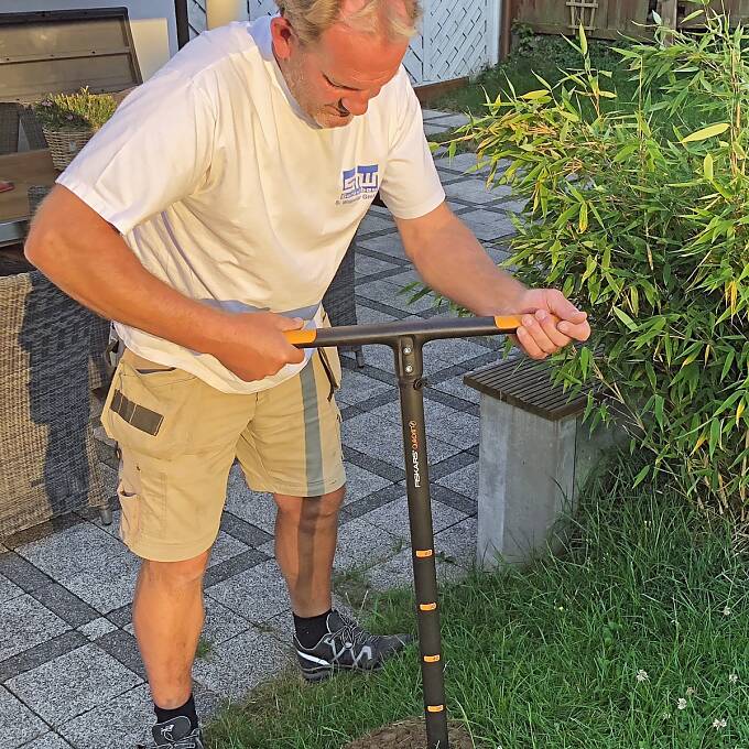 Der 110 cm lange QuickDrill ist insofern benutzerfreundlich, weil man ihn in aufrechter Körperhaltung benutzen kann.